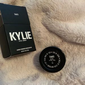 Kylie Cosmetics loose highlighter powder in Tahiti
